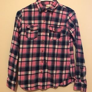 CUTE plaid button up, great for winter and fall!